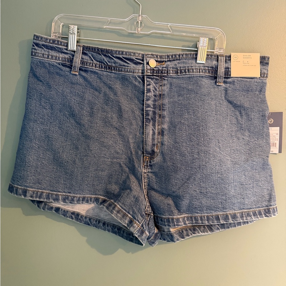 NWT women’s size 16 medium wash sailor shorts